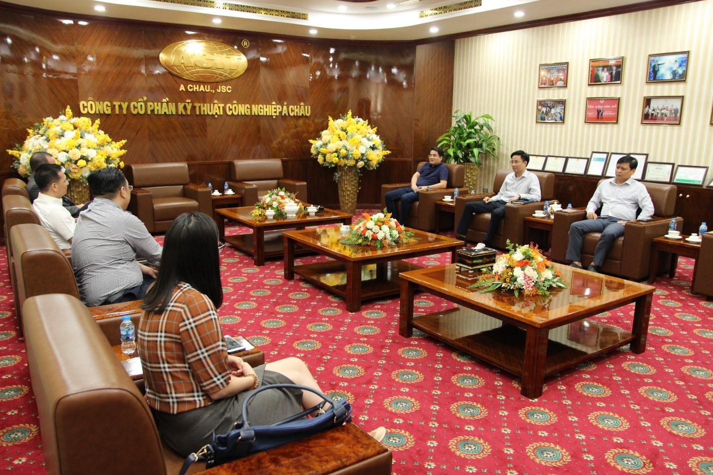 Đón tiếp tập đoàn signify tại trụ sở công ty