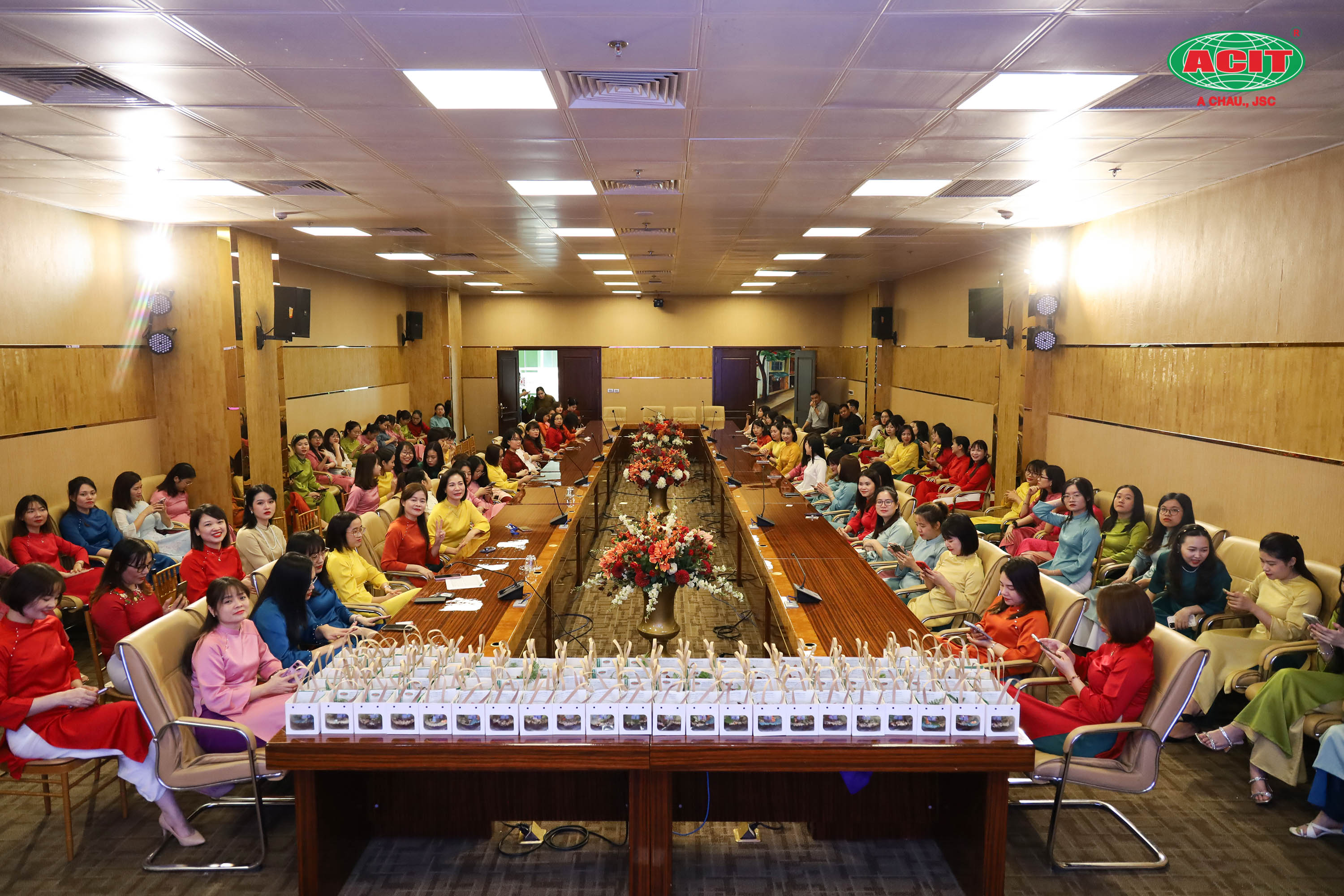 Acit tưng bừng chúc mừng ngày phụ nữ việt nam 20/10