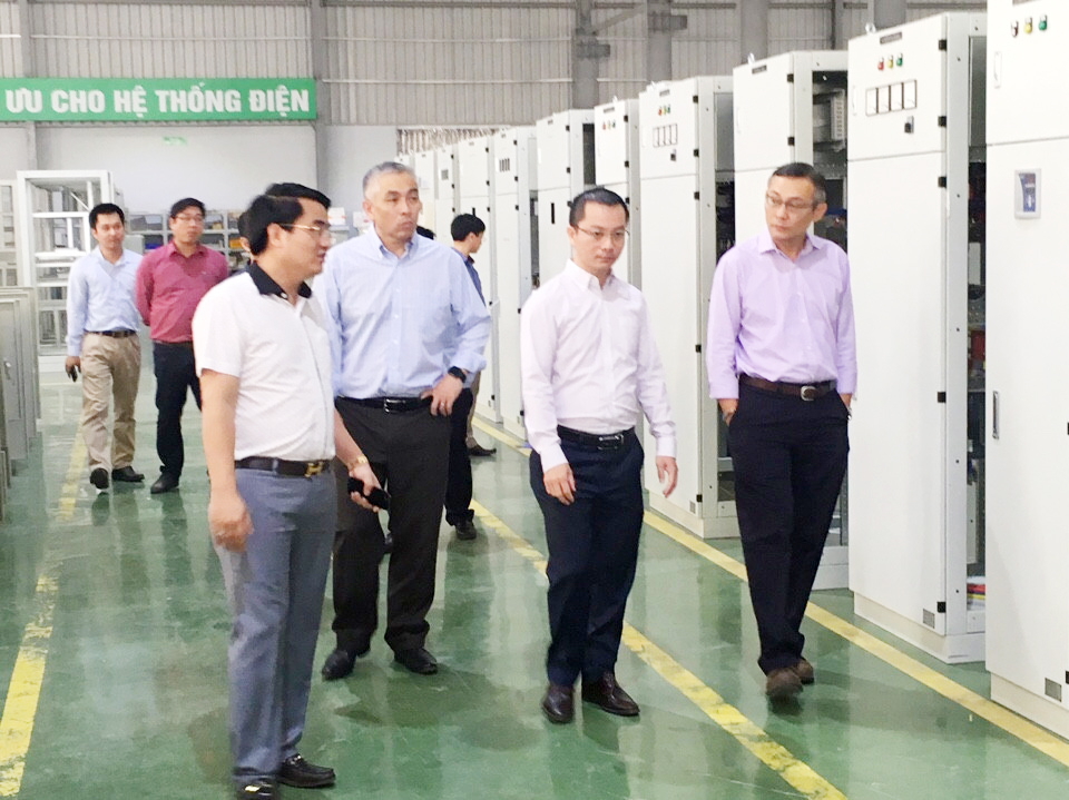 Schneider tham quan làm việc tại nhà máy ACIT